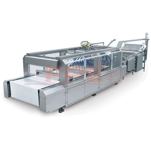 In-line sandwiching machine for the production of sandwiches or tartlets